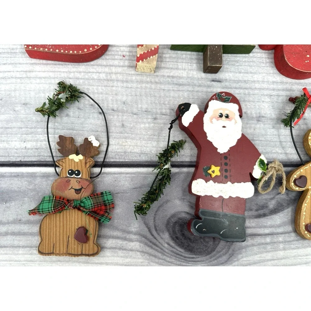 LOT OF 7 VINTAGE WOODEN CHRISTMAS ORNAMENTS‎